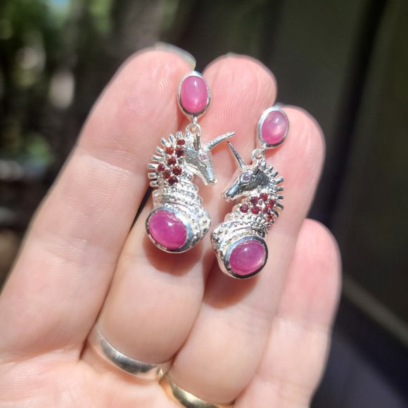 Star Ruby & garnet sterling unicorn 🦄 earrings - Picture 5 of 7